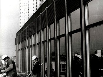 Arbeiter beim Bau des Sojus